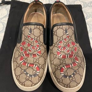 Men’s Gucci Snake slip on. Size 8.5